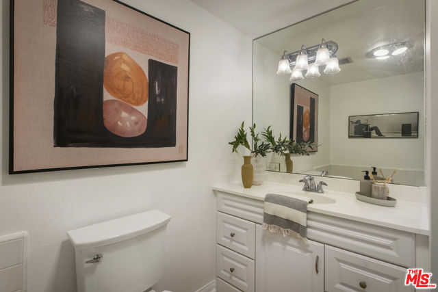 4455 Los Feliz Boulevard, 204 photo 27