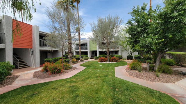3155 E Ramon Road, Palm Springs CA: https://media.crmls.org/mediaz/aa420392-8096-4f15-9e5e-21a361e7f61a.jpg