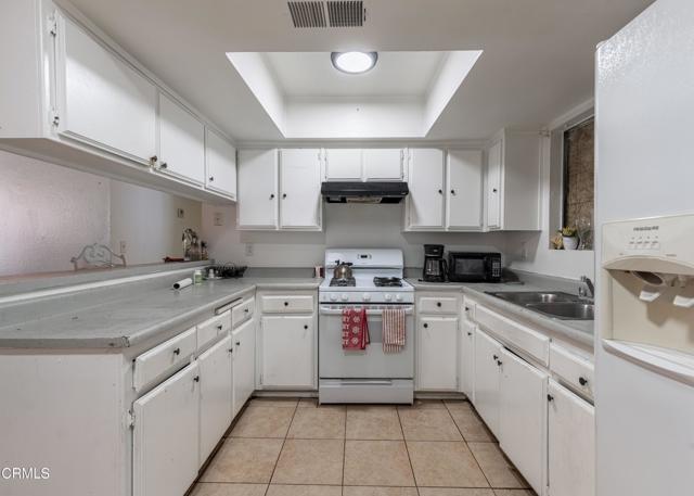1859 Kentucky Street, Bakersfield CA: https://media.crmls.org/mediaz/aa426add-c655-4fbf-a45c-7c4807e4f081.jpg