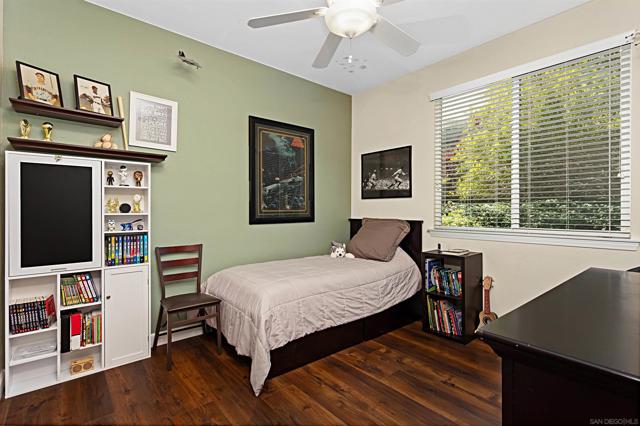 1104 Parkview Dr, Oceanside CA: https://media.crmls.org/mediaz/aa42b624-d465-4fb7-a6e2-8ea4c090e718.jpg