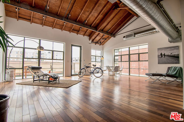 1046 Princeton Drive, Venice CA: https://media.crmls.org/mediaz/aa437bad-e497-4e5e-820f-39f7477b99b3.jpg