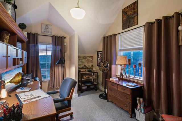 24665 Rancho Santa Teresa Dr, Ramona CA: https://media.crmls.org/mediaz/aa43908b-4c47-4eec-9dbb-29d23a1c0654.jpg