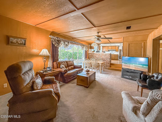 136 Erten Street, Thousand Oaks CA: https://media.crmls.org/mediaz/aa43d5dc-6f77-4faa-a1d6-ad7932158800.jpg