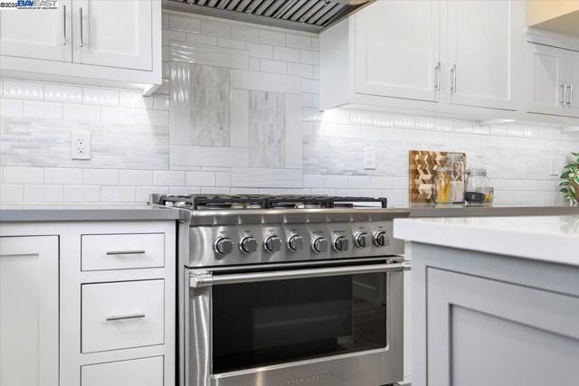 1002 Middle Ave, Menlo Park CA: https://media.crmls.org/mediaz/aa44d1fa-9517-41b7-bf67-5007da4768fc.jpg