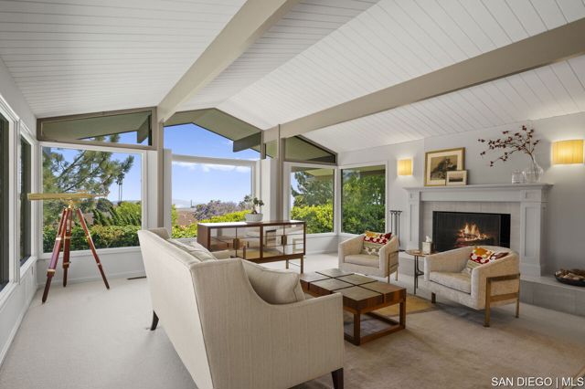 5931 Citadel CIR, La Jolla CA: https://media.crmls.org/mediaz/aa44d2a9-bd8c-489b-972b-b6c1a4b3e5e7.jpg