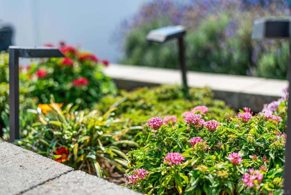 https://media.crmls.org/mediaz/aa44d74d-3c28-4d8c-8489-1d93b534f957.jpg?preset=X-Large