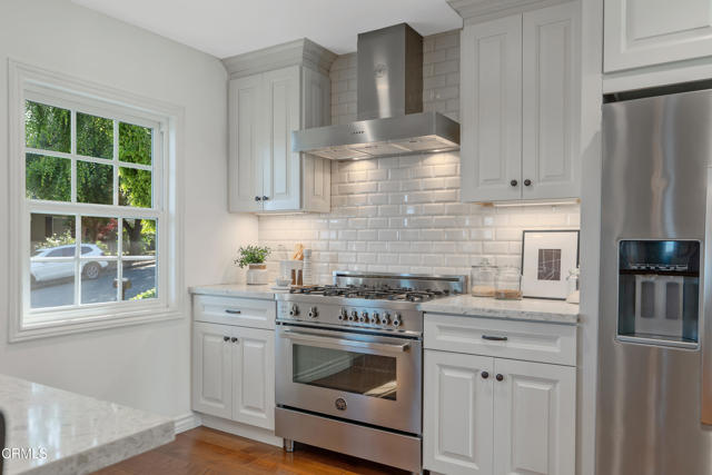 Detail Gallery Image 13 of 46 For 519 Paulette Pl, La Canada Flintridge,  CA 91011 - 5 Beds | 4 Baths