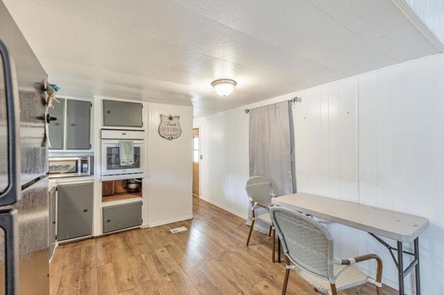 500 W 10 Street, Gilroy CA: https://media.crmls.org/mediaz/aa45068e-0d98-43ec-a6e4-43cea0e3dcdb.jpg