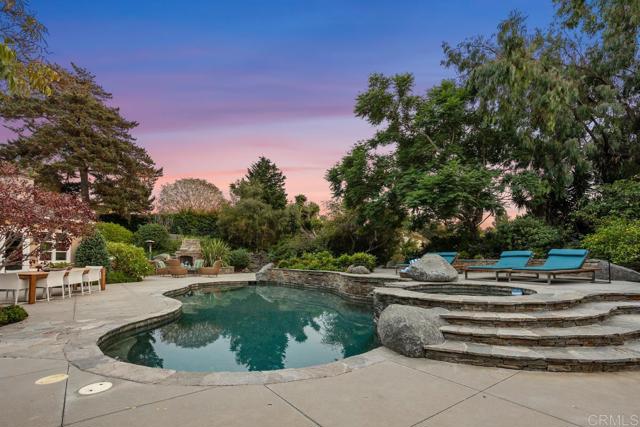 5499 Avenida Maravillas, Rancho Santa Fe CA: https://media.crmls.org/mediaz/aa454ed1-5cb5-4d9d-8d85-ac294c787cc8.jpg