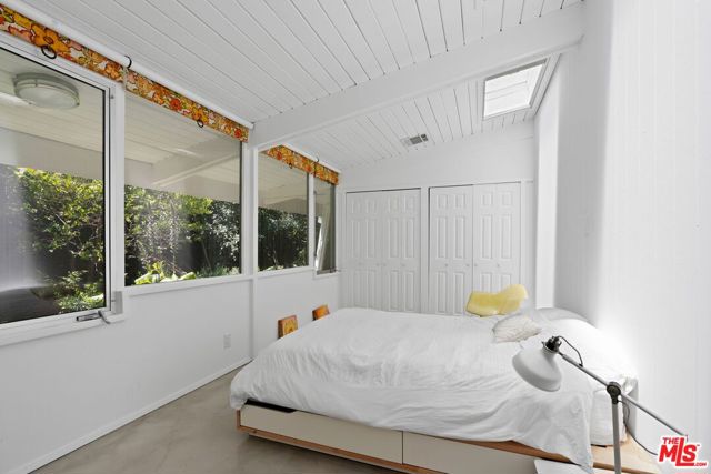 810 Bramble Way, Los Angeles CA: https://media.crmls.org/mediaz/aa454f72-b821-456c-a22a-80130383aab4.jpg