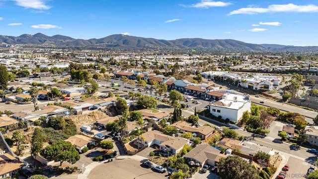 3511 Badillo Rd, San Marcos CA: https://media.crmls.org/mediaz/aa457264-e9e5-4887-ae2a-ccb81e082a54.jpg