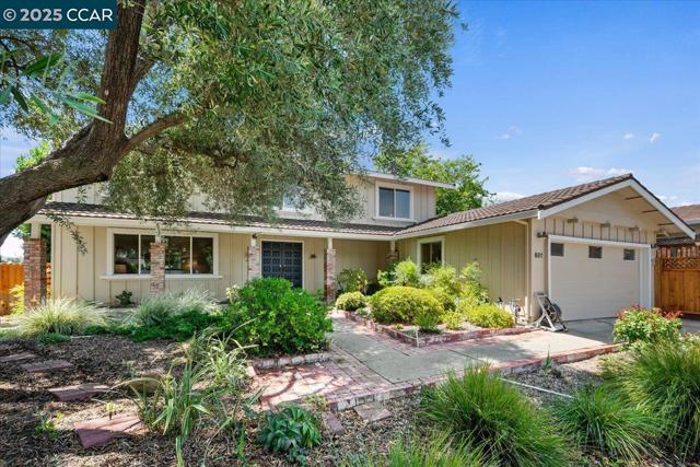 681 Rock Oak Rd, Walnut Creek CA: https://media.crmls.org/mediaz/aa45b167-aef9-4f92-9c3e-9c574a16be91.jpg