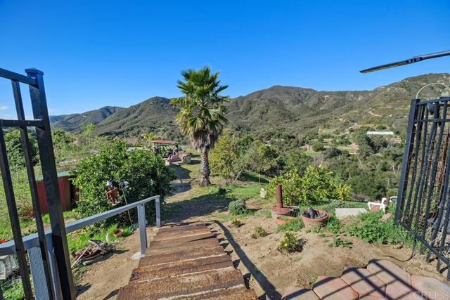 39255 De Luz Rd, Fallbrook CA: https://media.crmls.org/mediaz/aa4605dc-aaa2-4072-8e0c-04e37b86c395.jpg