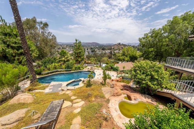 1135 OLD CHASE AVENUE, El Cajon CA: https://media.crmls.org/mediaz/aa461347-fc92-4e17-bf66-16ef887b7b46.jpg