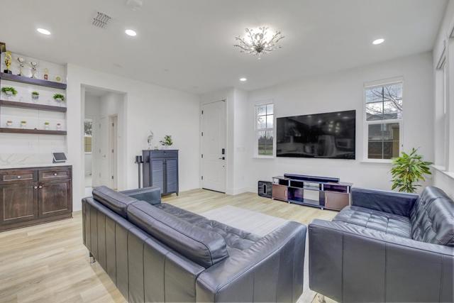 1426 S Central Parkway, Mountain House CA: https://media.crmls.org/mediaz/aa4651d2-3375-4fa8-ae2a-f55dad597e0f.jpg
