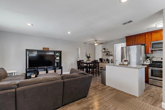 Detail Gallery Image 5 of 21 For 8943 El Mirador Dr #4,  Elk Grove,  CA 95624 - 2 Beds | 1 Baths