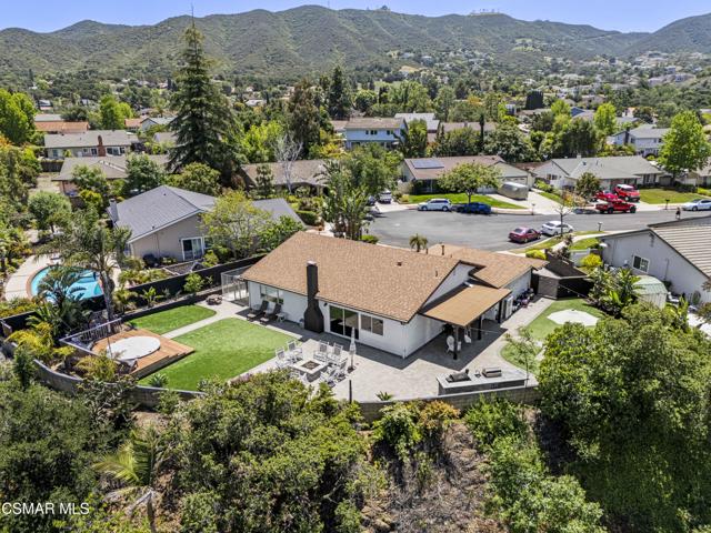 915 W Marcello Avenue, Thousand Oaks CA: https://media.crmls.org/mediaz/aa46efdb-0e43-4df1-b85b-c2491a486c20.jpg