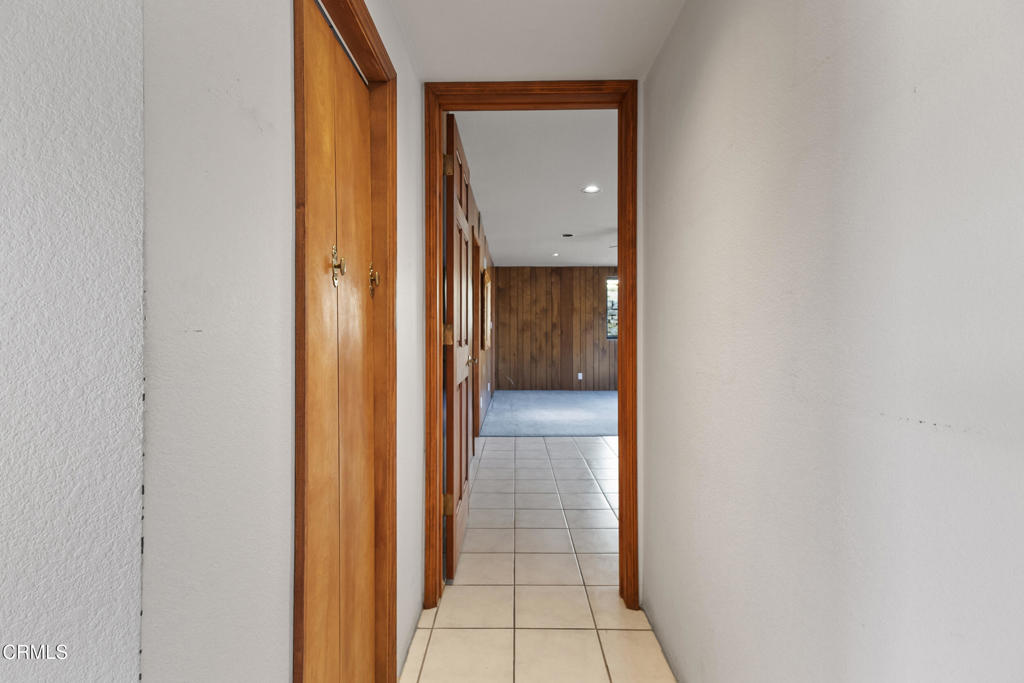 https://media.crmls.org/mediaz/aa46f169-beed-4c15-bc01-541fcb3d02c6.jpg?preset=X-Large