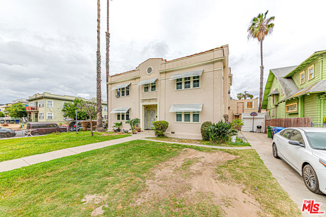 2460 W 18th Street, Los Angeles CA: https://media.crmls.org/mediaz/aa4718b3-603a-4d53-9fa3-d65cbc961f0e.jpg