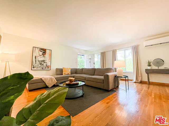 1169 Amherst Avenue, Los Angeles CA: https://media.crmls.org/mediaz/aa48387d-1030-47dd-9edb-af0badc0d44f.jpg