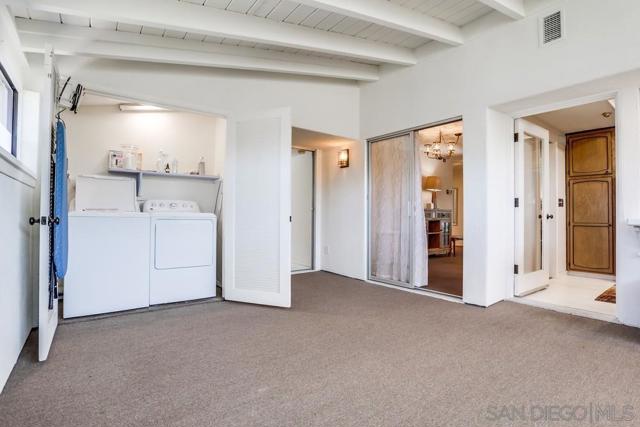 16555 Caminito Vecinos, San Diego CA: https://media.crmls.org/mediaz/aa48a72e-6340-4a43-a93c-3a91fb808983.jpg