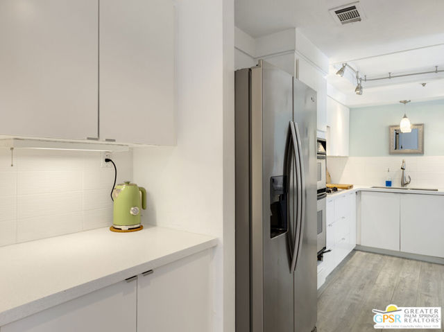 475 Village Square, Palm Springs CA: https://media.crmls.org/mediaz/aa48e4bc-e71b-48a8-91f4-8c8dc299da62.jpg