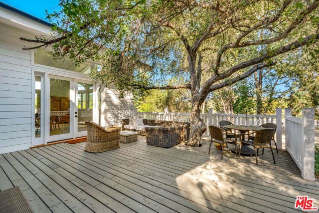 9669 Oak Pass Road, Beverly Hills CA: https://media.crmls.org/mediaz/aa49261a-80b7-4b14-8163-c7048f30a9f9.jpg