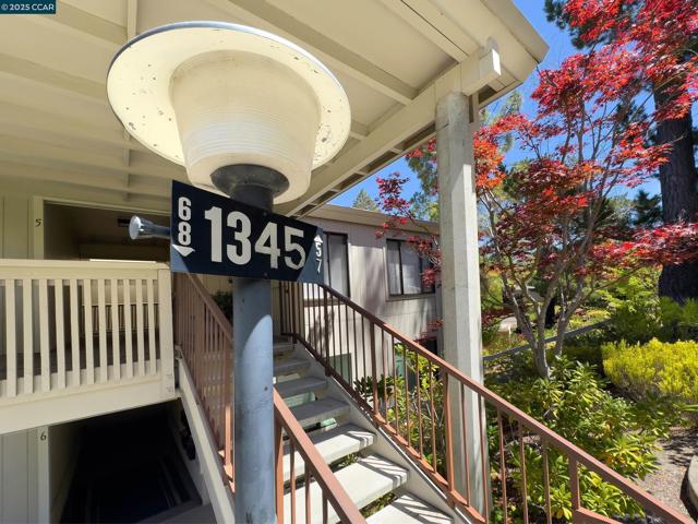 1345 Singingwood Ct, Walnut Creek CA: https://media.crmls.org/mediaz/aa49347a-9d76-40e5-ac36-93622f95ab30.jpg
