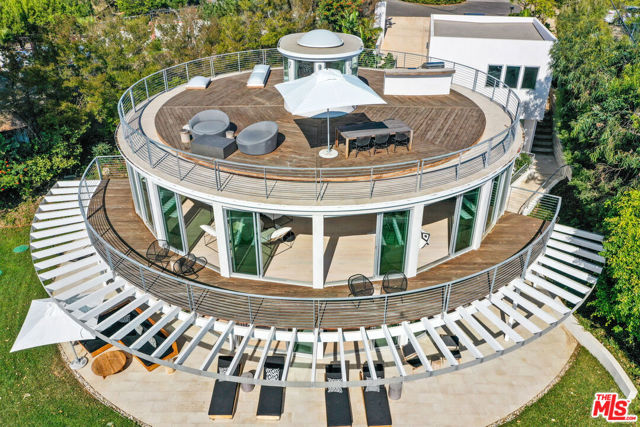6375 Gayton Place, Malibu CA: https://media.crmls.org/mediaz/aa498b6e-c16f-4f04-aa94-7389cfcc38a1.jpg