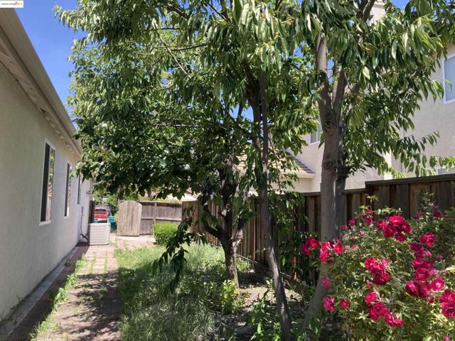 10448 almanor circle, Stockton CA: https://media.crmls.org/mediaz/aa4a6a81-8f90-46aa-b065-cc9f925bbe65.jpg