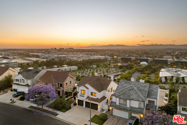 6592 Kentwood Bluffs Drive, Los Angeles CA: https://media.crmls.org/mediaz/aa4a7cbb-5b22-4d59-a0b3-ce18b6762897.jpg