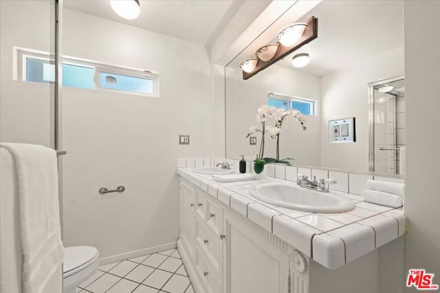 1220 N Norman Place, Los Angeles CA: https://media.crmls.org/mediaz/aa4abbe5-c8dd-4503-9095-7bd1aedfe655.jpg
