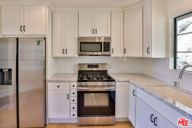 22227 PACIFIC COAST Highway, Malibu CA: https://media.crmls.org/mediaz/aa4ad216-b485-4fe3-8f74-835692e0bf01.jpg