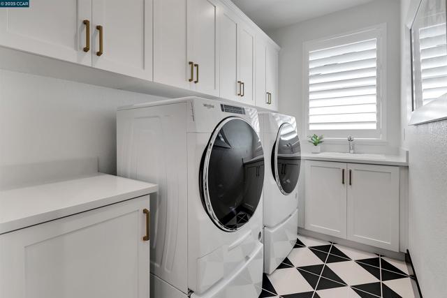 16177 Poulson Court, Lathrop CA: https://media.crmls.org/mediaz/aa4ad83f-e77c-46b6-baa9-9788e94a7db5.jpg