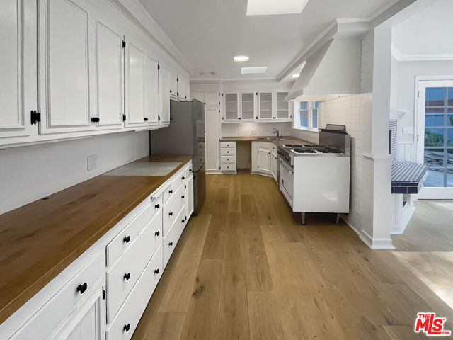 2252 Verde Oak Drive, Los Angeles CA: https://media.crmls.org/mediaz/aa4bd765-1771-428f-b90c-86b8310abd1d.jpg
