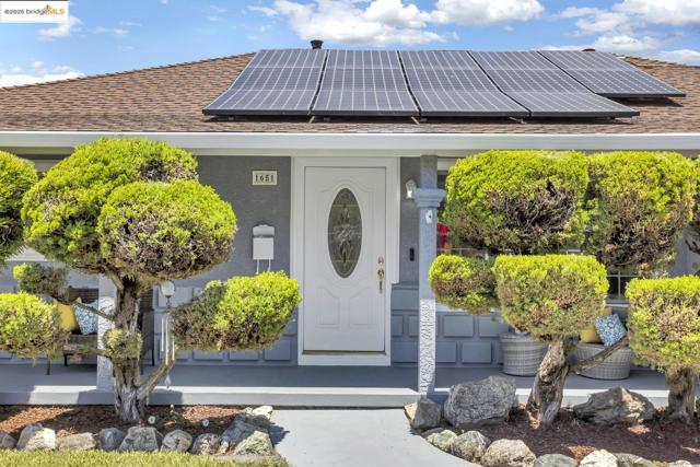 1651 Via Sarita, San Lorenzo CA: https://media.crmls.org/mediaz/aa4c1e96-48cd-415f-b33f-582b6a34e789.jpg