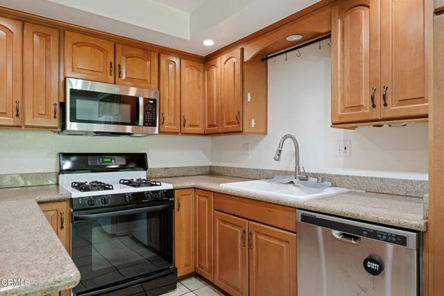 Detail Gallery Image 12 of 22 For 331 Northgate Dr #D,  Goleta,  CA 93117 - 3 Beds | 2 Baths