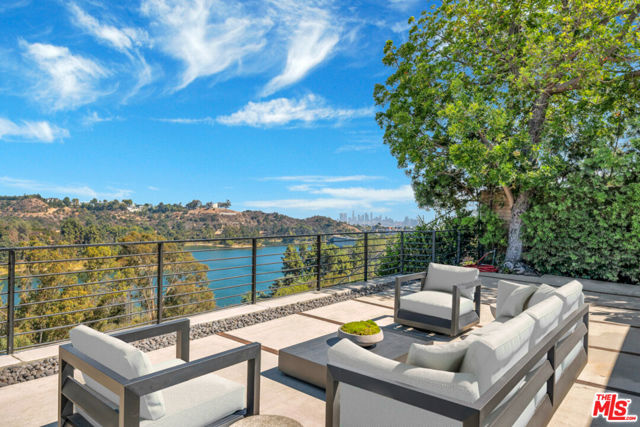 2960 LAKERIDGE Drive, Los Angeles CA: https://media.crmls.org/mediaz/aa4c3b0a-5080-4fc2-96df-4f4992b09544.jpg