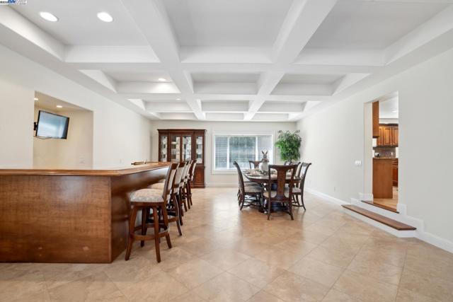 367 Mt Washington Way, Clayton CA: https://media.crmls.org/mediaz/aa4c4a85-d7e4-41f4-ba91-119309235950.jpg