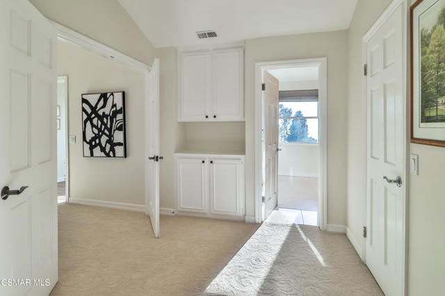 2328 Otono Circle, Thousand Oaks CA: https://media.crmls.org/mediaz/aa4c520d-8ae9-4634-b6af-1599468eab08.jpg
