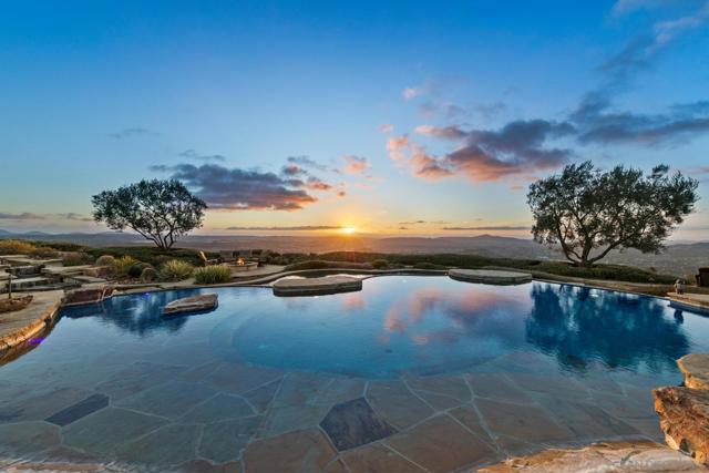 15707 Blue Crystal Trl, Poway CA: https://media.crmls.org/mediaz/aa4c5b92-c260-4c7c-8e53-c59310f6875b.jpg
