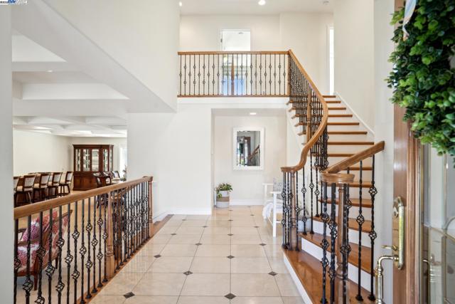 367 Mt Washington Way, Clayton CA: https://media.crmls.org/mediaz/aa4cf915-ba43-4e53-bba3-2deb53d0ac06.jpg