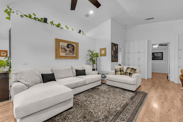 Image 33 of 64 For 52680 Avenida Martinez