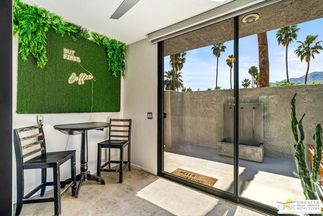120 E Perlita Circle, Palm Springs, CA 92264