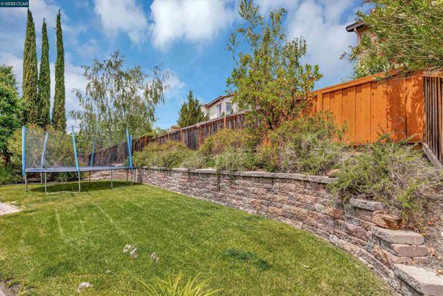 1489 Menton St, Danville CA: https://media.crmls.org/mediaz/aa4de2d7-d902-4cbb-a106-e2cfa5e4f31d.jpg