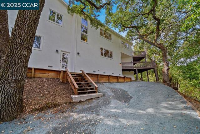 921 Foye Drive, Lafayette CA: https://media.crmls.org/mediaz/aa4e955d-6bfe-4ff5-82b8-af90ff326f80.jpg