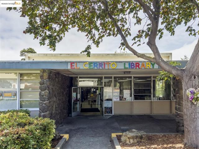 1000 Navellier St, El Cerrito CA: https://media.crmls.org/mediaz/aa4eb146-5ccf-4534-a237-32c31c25790f.jpg
