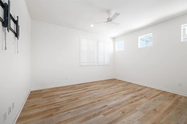 2092 Tango Loop, Chula Vista CA: https://media.crmls.org/mediaz/aa4edd3f-703b-4605-8e6d-d2e161bd9029.jpg