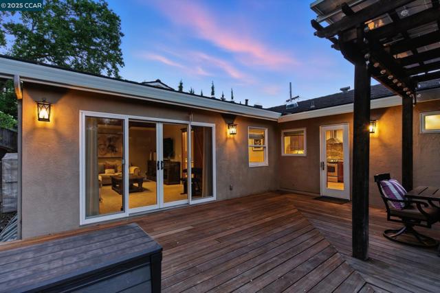 15 Ardmore Ct, Pleasant Hill CA: https://media.crmls.org/mediaz/aa4f6000-924d-494e-85f2-b89969a62fb0.jpg