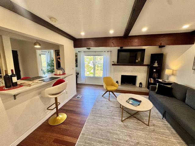 Detail Gallery Image 9 of 34 For 1923 Sunset Plaza Drive Dr, West Hollywood,  CA 90069 - 3 Beds | 3 Baths
